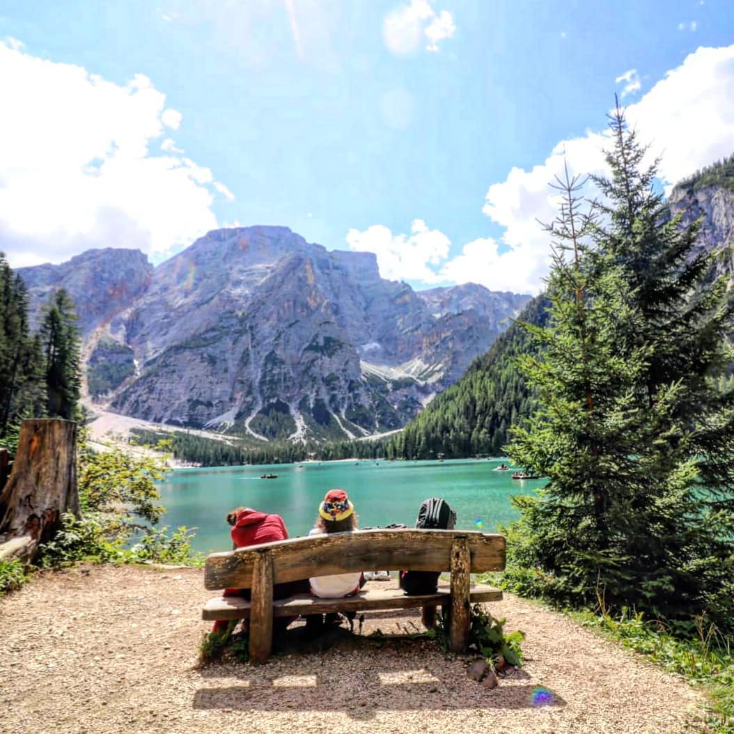 🎈 Lago di Braies, Dolomiti, Italia
.
#lagodibraies #dolomites #dolomiti #braieslake
.
Photo @grtrsm