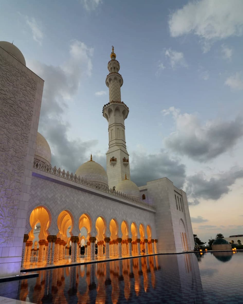 Moschea Bianca, Abu Dhabi
.
#travelblogger #travelblog #travelphoto #travelphotography 
.
Photo: @grtrsm