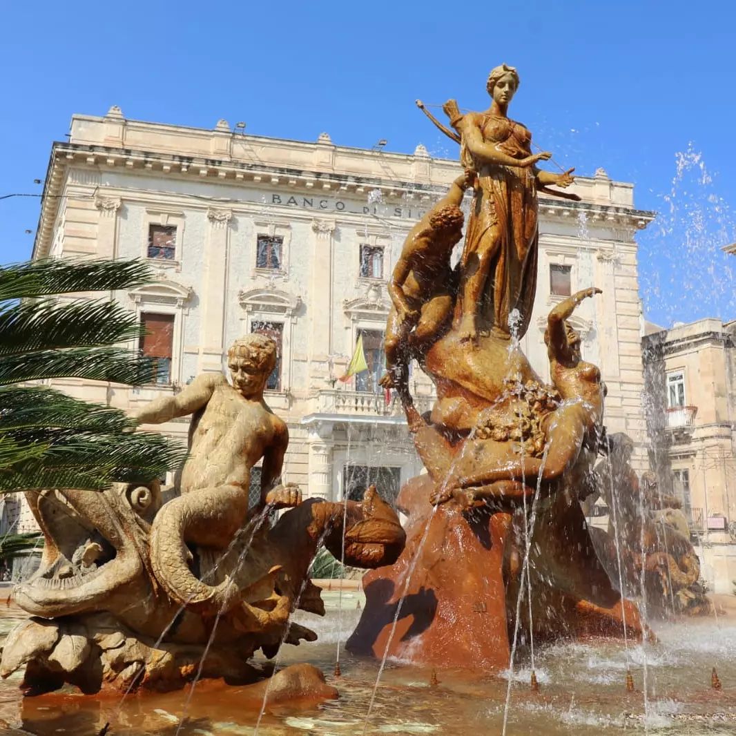 🎈 Fontana di Diana, Siracusa, Sicilia, Italy
 
#ig_sicily #igerssiracusa #igerssicilia #photoblogger
.
📸 @grtrsm